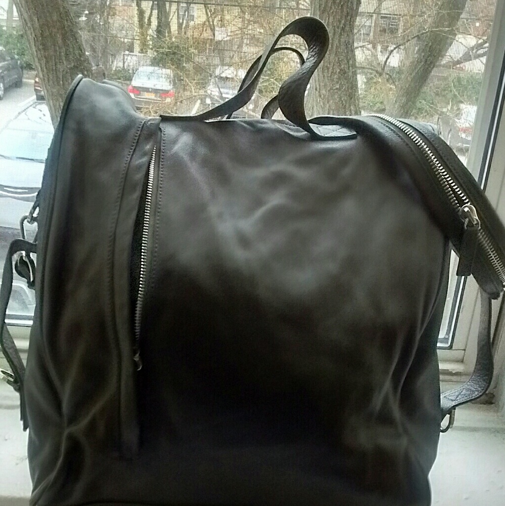 LAST CHANCE & PRICE DROP EISS TRAVEL BAG